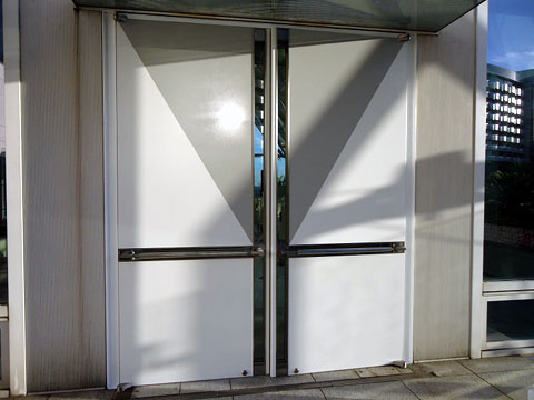 補修のステレンス製ドア 全景