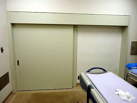 レントゲン室自動ドア施工例(closed)