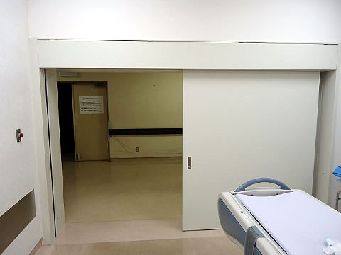 レントゲン室自動ドア施工例(opened)